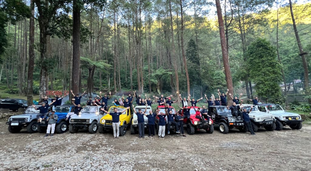 Rakerpimda ini diakhiri dengan refreshing berkeliling Tawangmangu menggunakan jeep