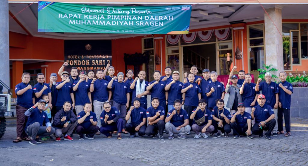 Rakerpimda ini diakhiri dengan refreshing berkeliling Tawangmangu menggunakan jeep